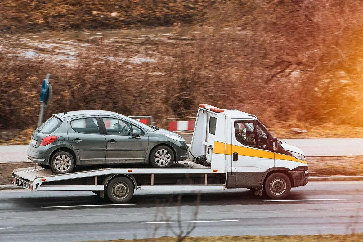 Pomoc Drogowa 24 Bemowo holuje auto.